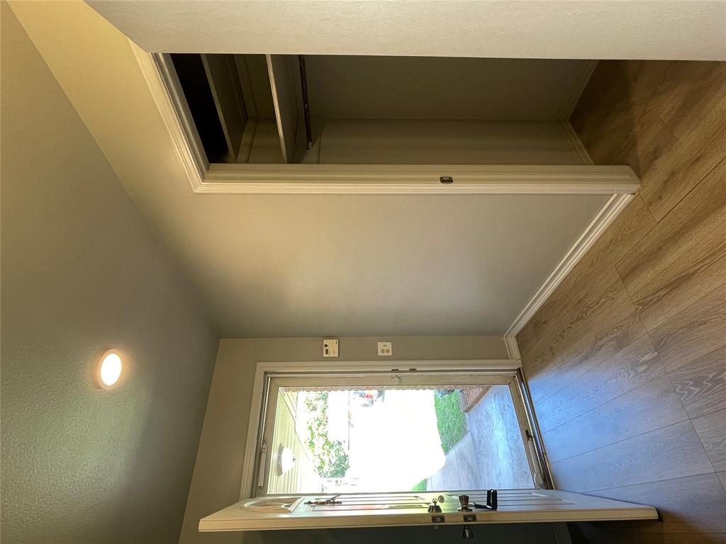 5913 Crestview Drive Property Photo 6