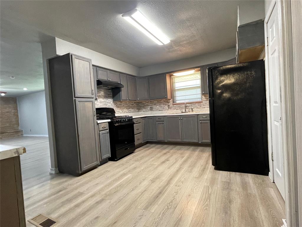 5913 Crestview Drive Property Photo 7