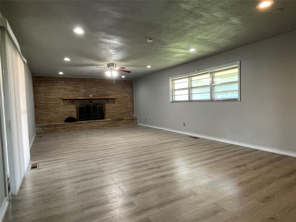 5913 Crestview Drive Property Photo 14