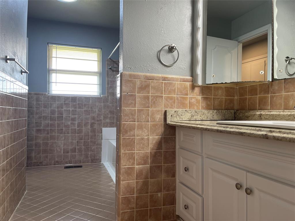 5913 Crestview Drive Property Photo 39