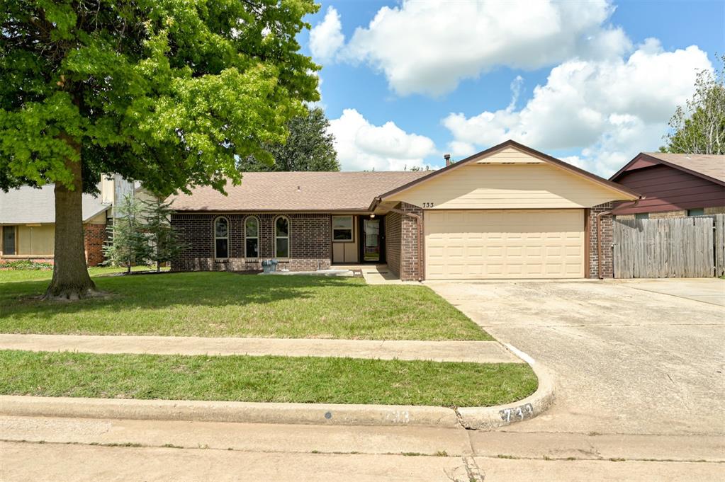 733 N Robinson Avenue Property Photo