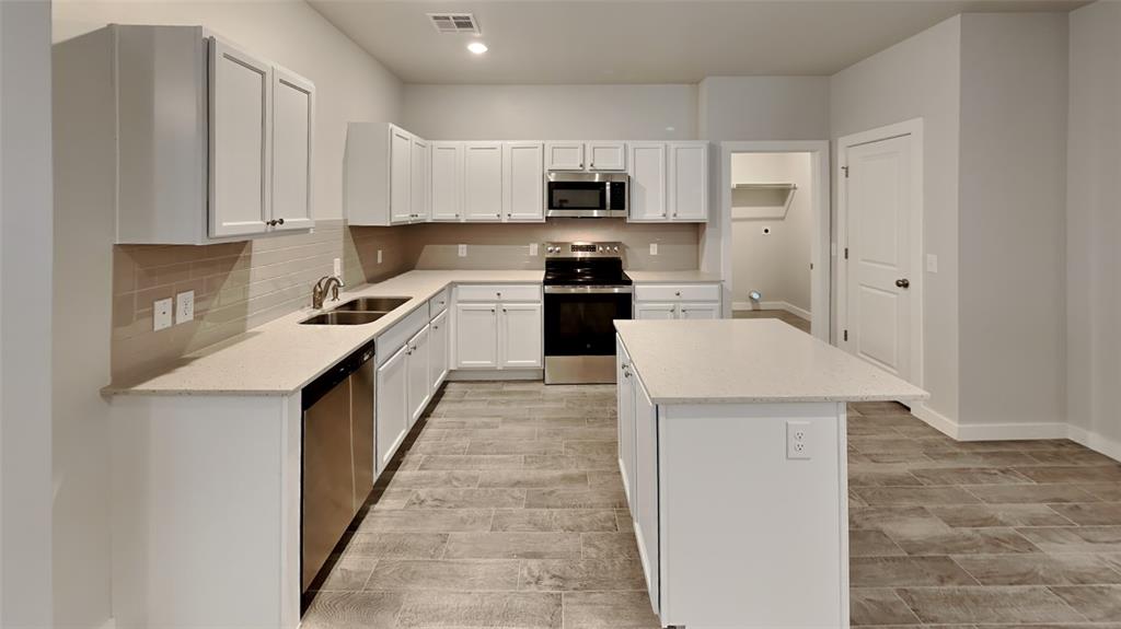 17009 Oak Ridge Circle Property Photo 8