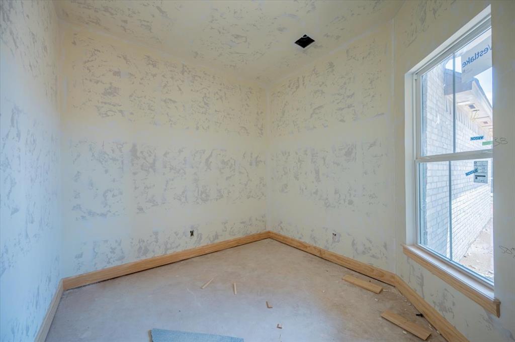 1111 Jozie Way Property Photo 5