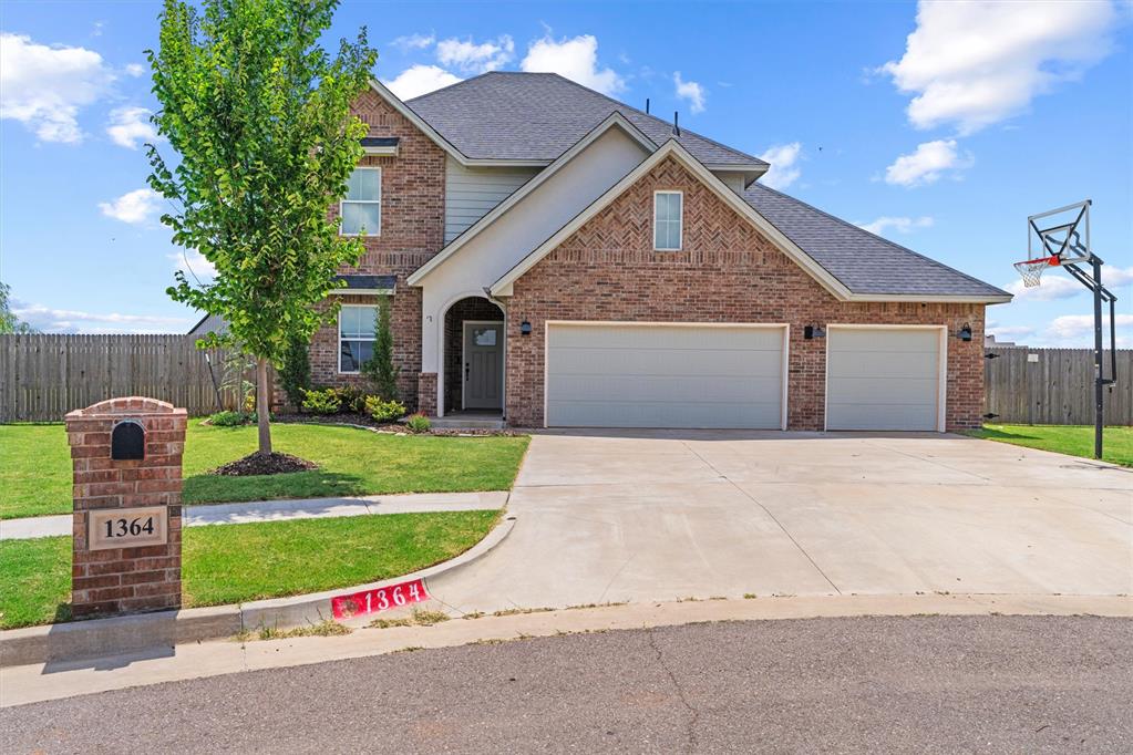 1364 Pineridge Circle Property Photo 1