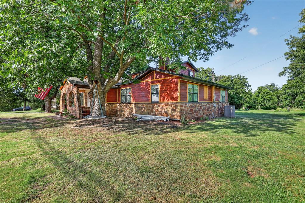 2122 N Dobbs Property Photo 1