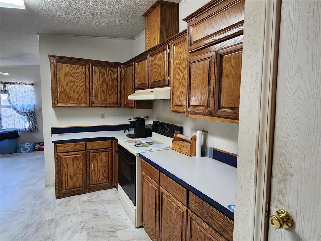7727 Winding Path Property Photo 13