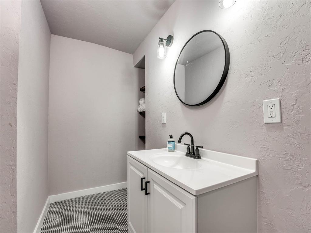 3627 N Shartel Avenue Property Photo 33