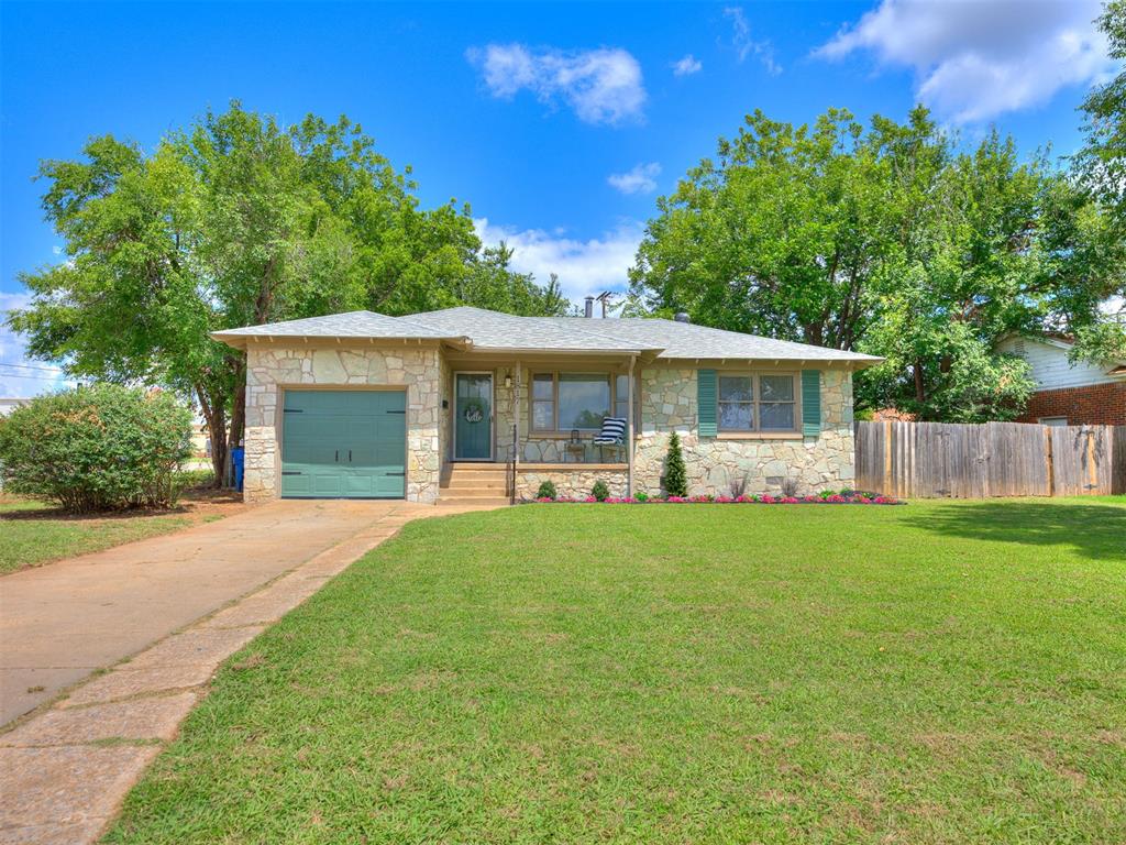 1817 Oxford Way Property Photo 1
