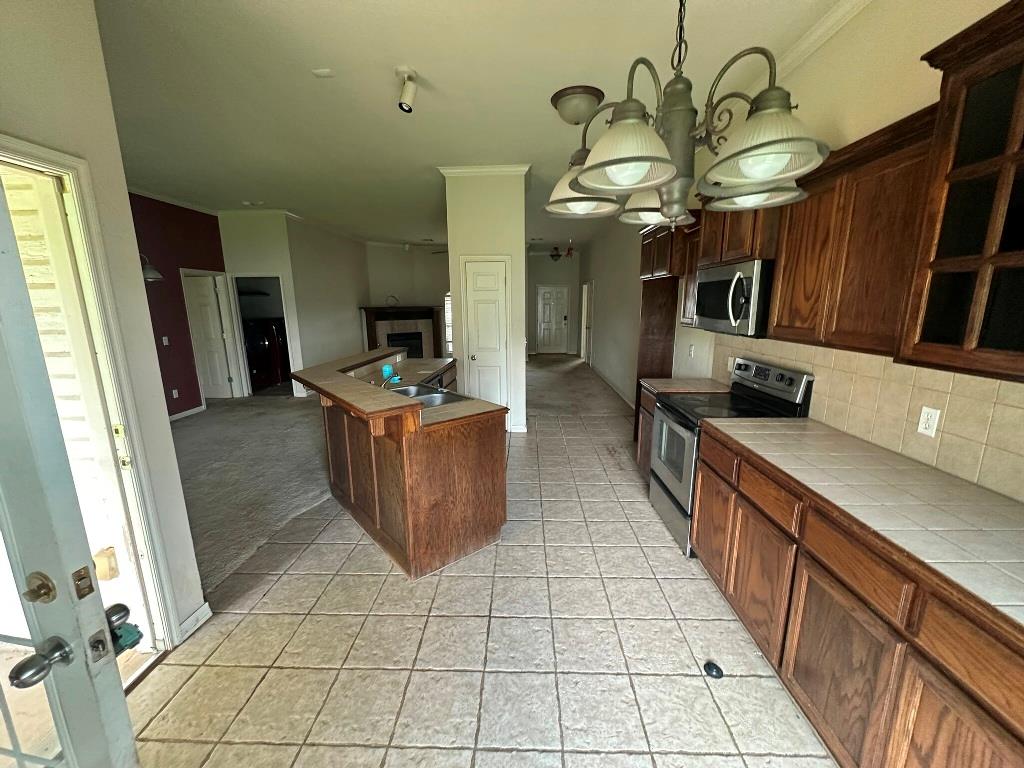 1100 Nw 190th Place Property Photo 3