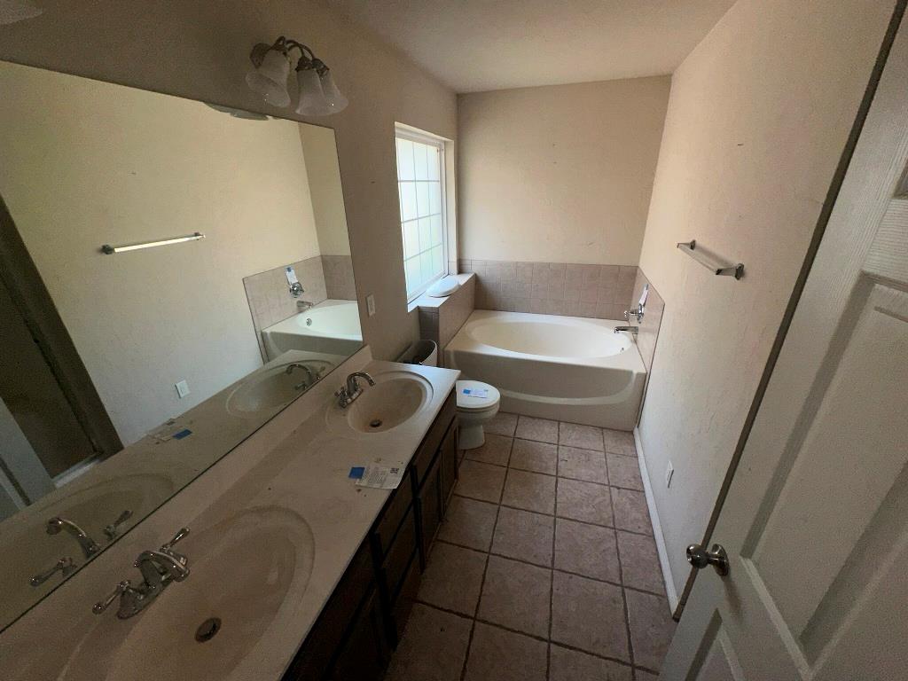 1100 Nw 190th Place Property Photo 10