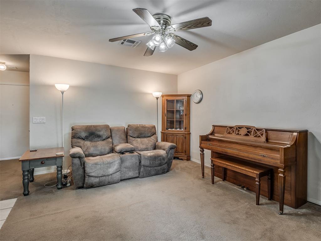 223 W 5th Street Property Photo 4
