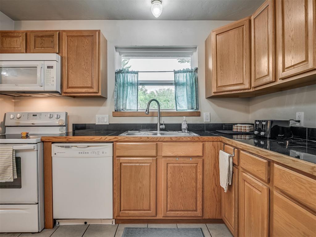 223 W 5th Street Property Photo 15