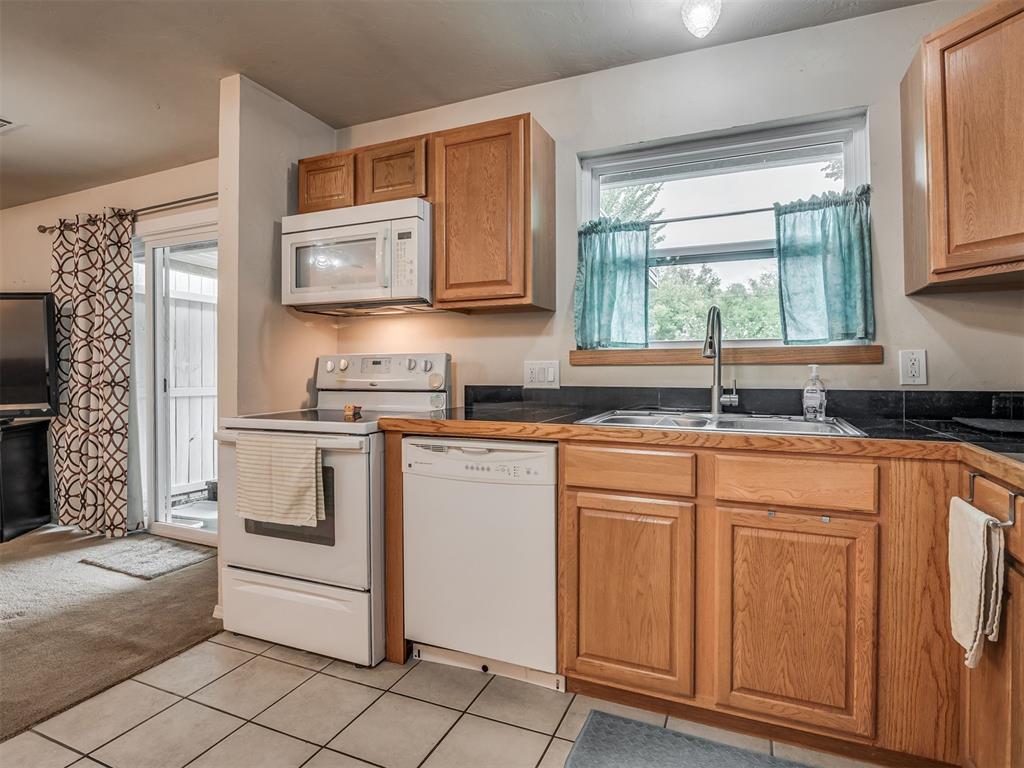 223 W 5th Street Property Photo 16