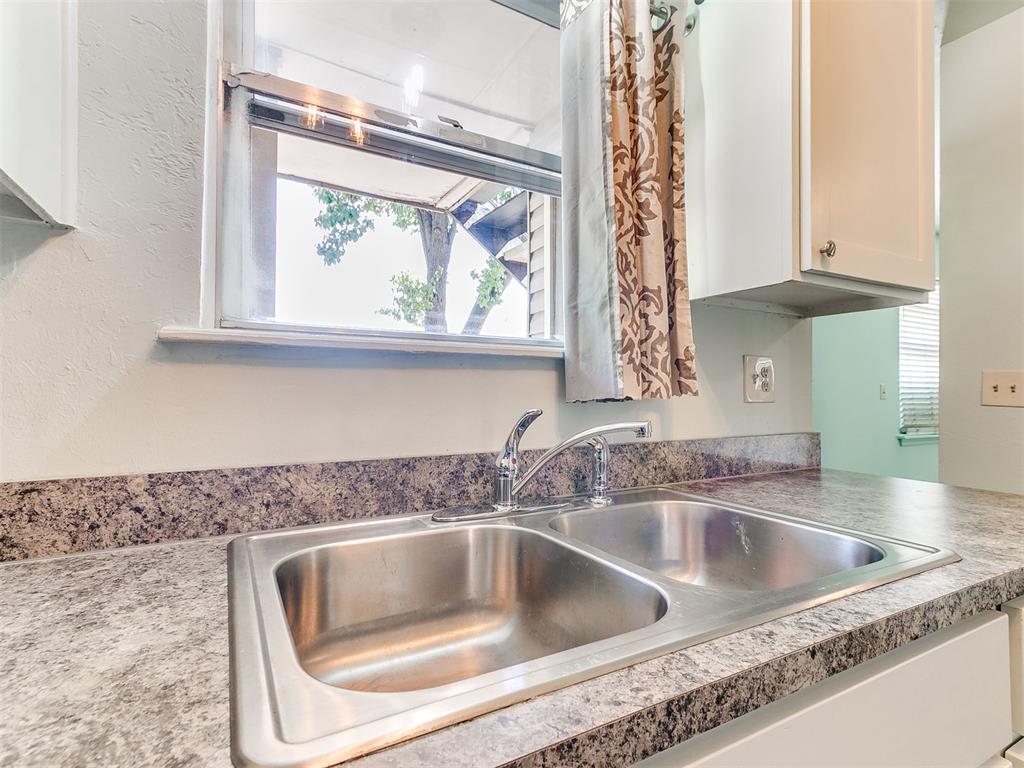 6704 N Meridian Avenue E Property Photo 12