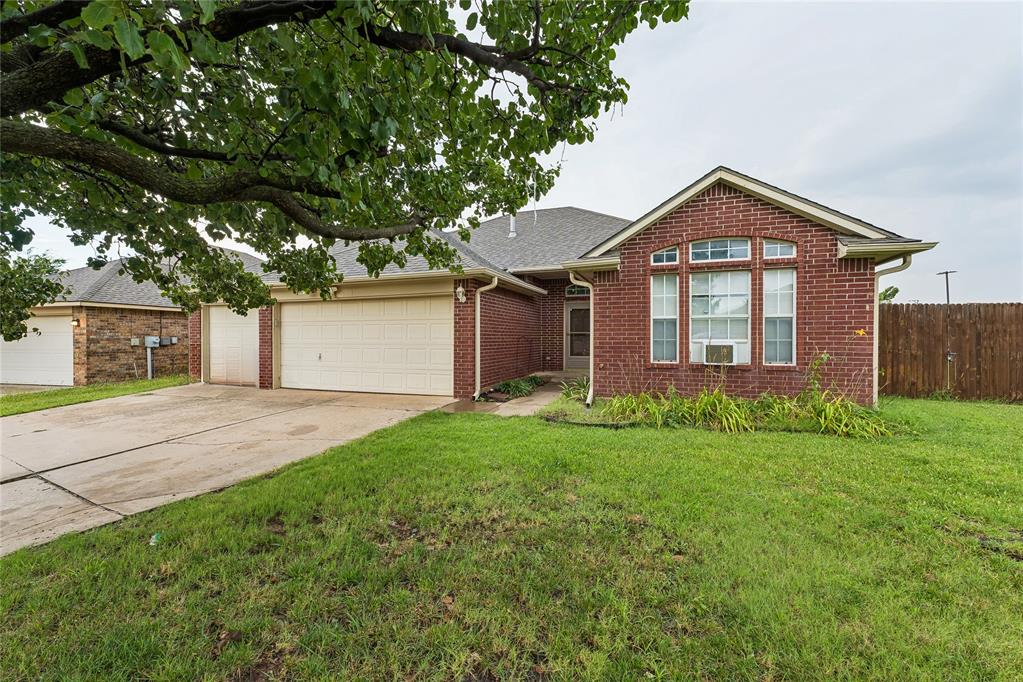 1909 Bradford Way Property Photo 4