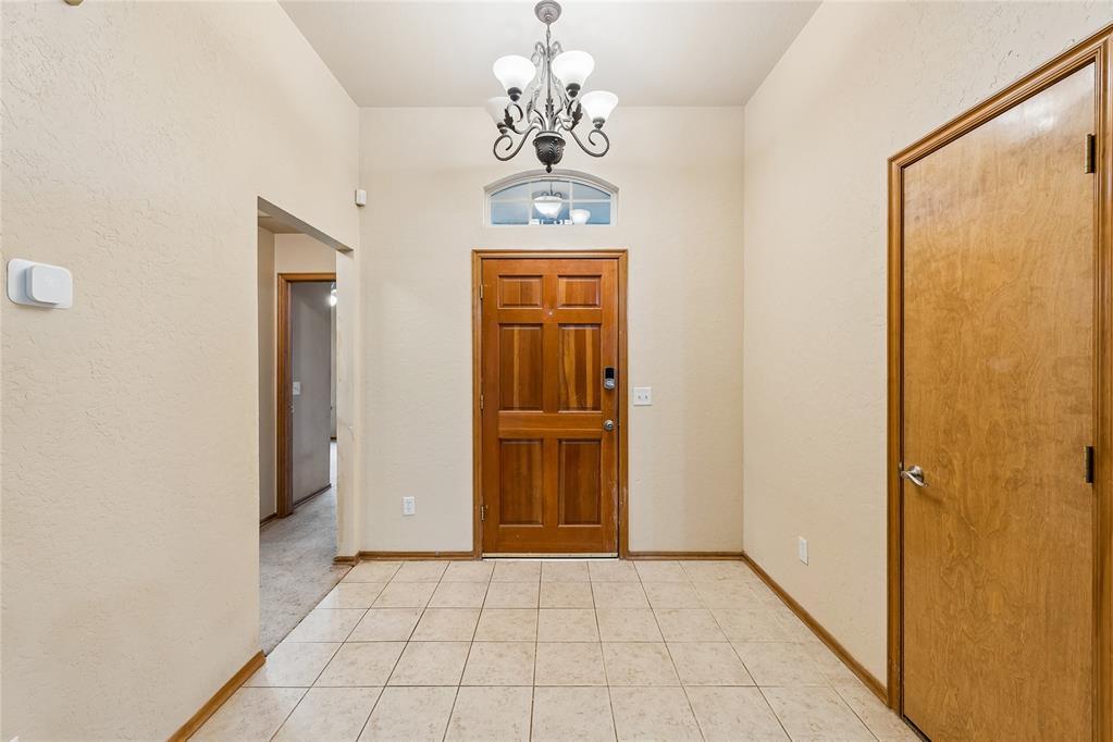 1909 Bradford Way Property Photo 6