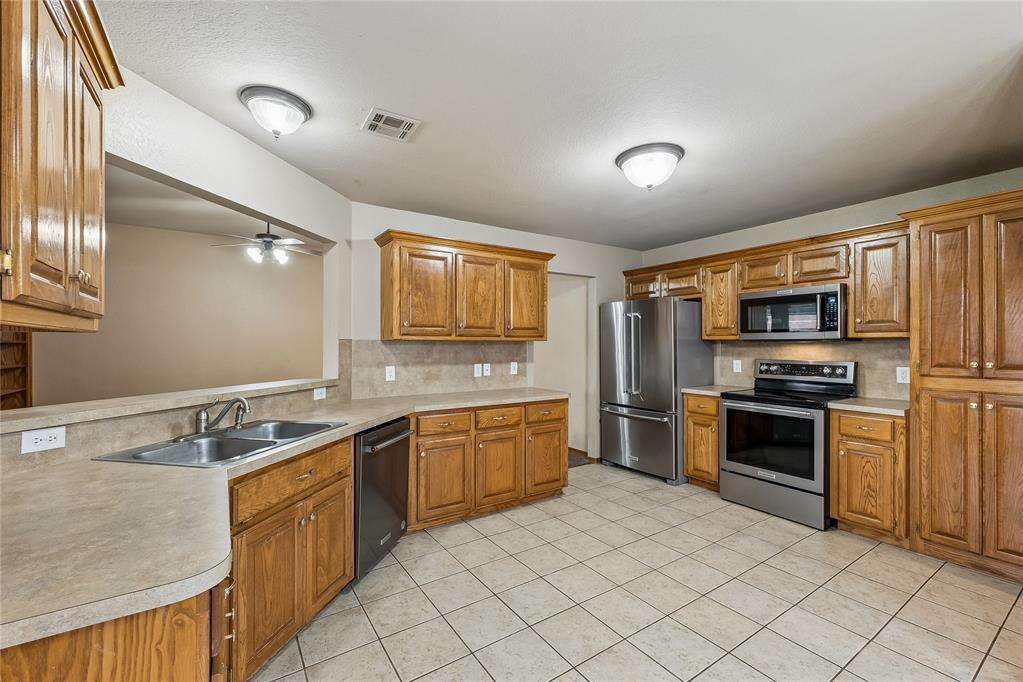 1909 Bradford Way Property Photo 16