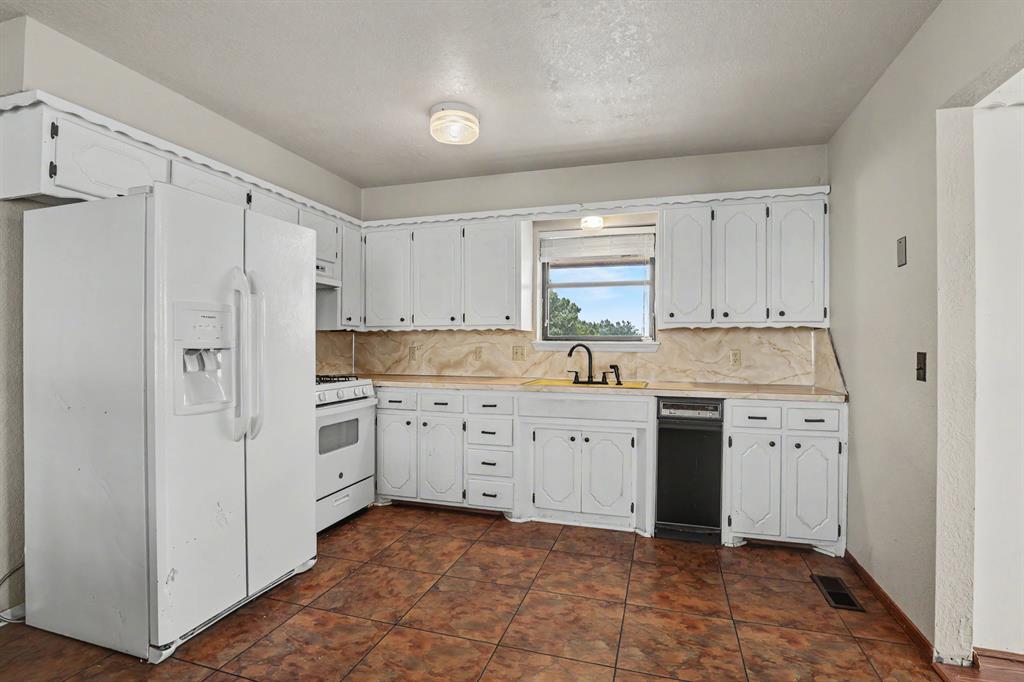 1719 E Orme Lane Property Photo 8