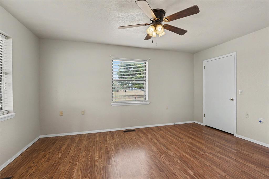 1719 E Orme Lane Property Photo 12
