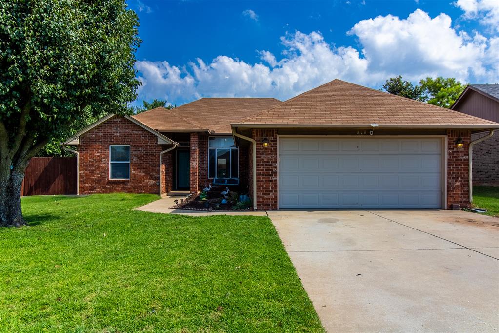 819 W Dowden Drive Property Photo 1