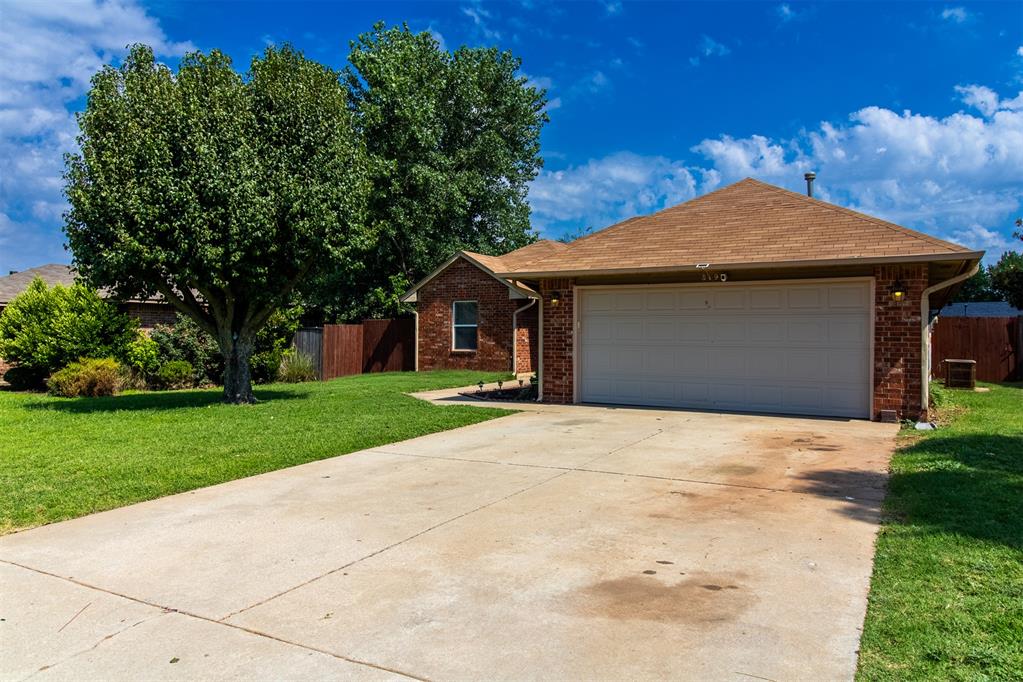819 W Dowden Drive Property Photo 2