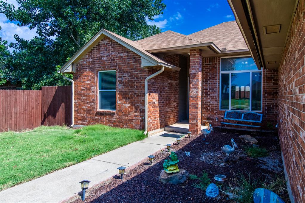 819 W Dowden Drive Property Photo 3