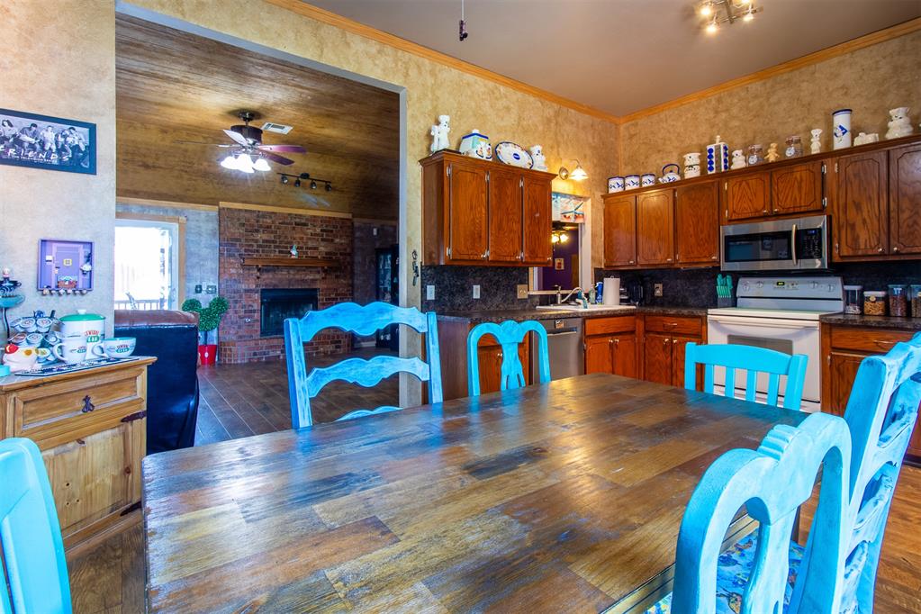 819 W Dowden Drive Property Photo 5