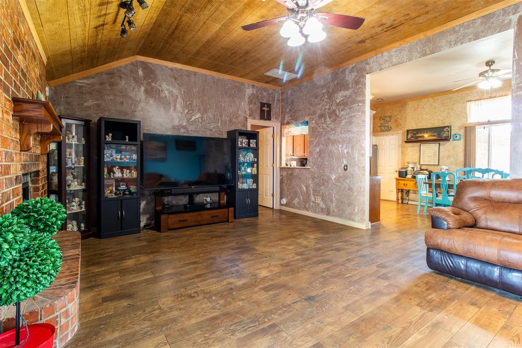819 W Dowden Drive Property Photo 8