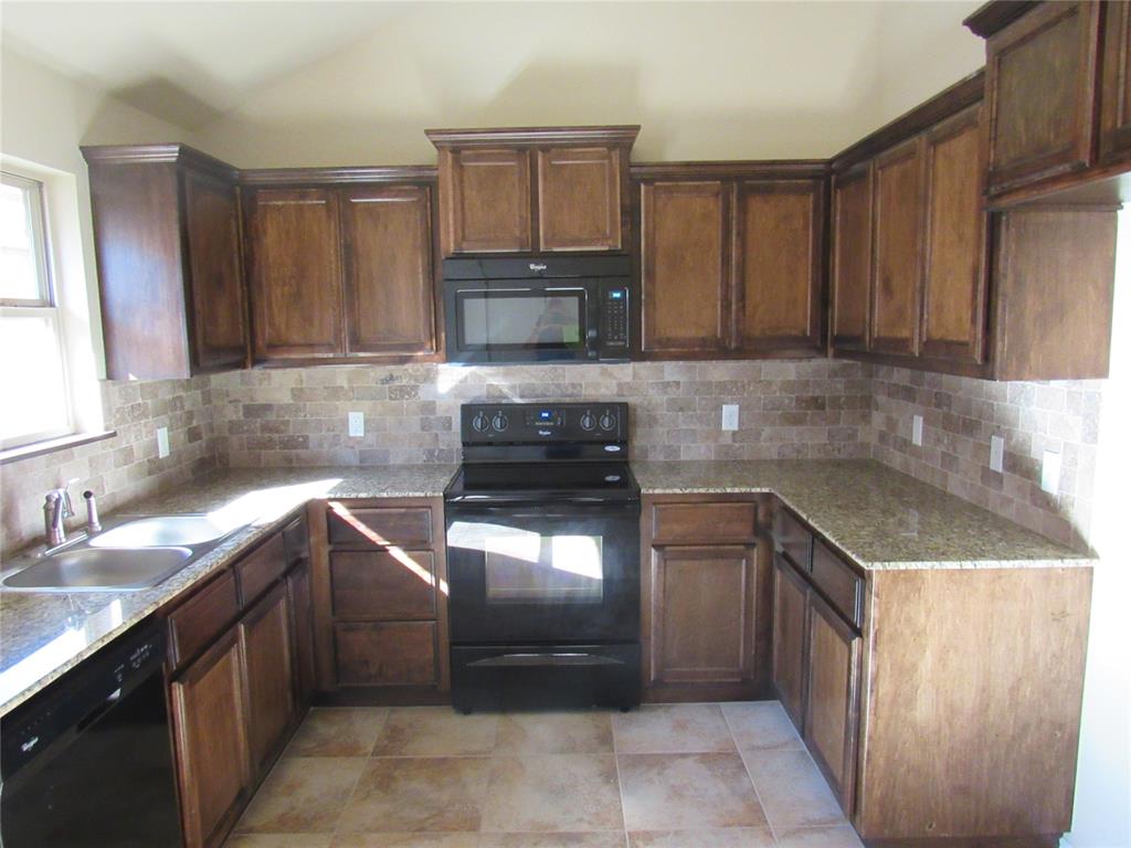 2321 Nw 199th Street Property Photo 4