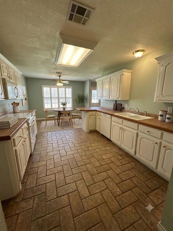 1075 N 4285 Road Property Photo 4