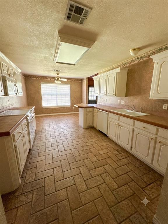 1075 N 4285 Road Property Photo 5
