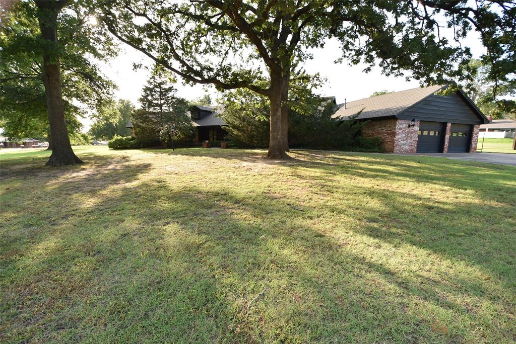 726 Robin Road Property Photo 3