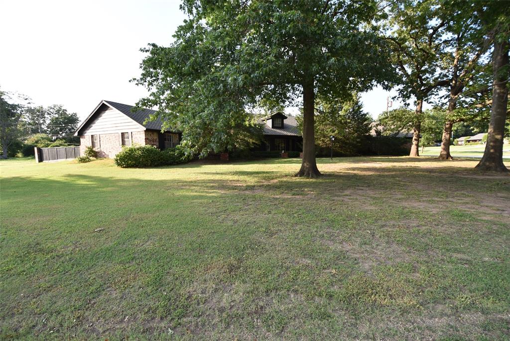 726 Robin Road Property Photo 4