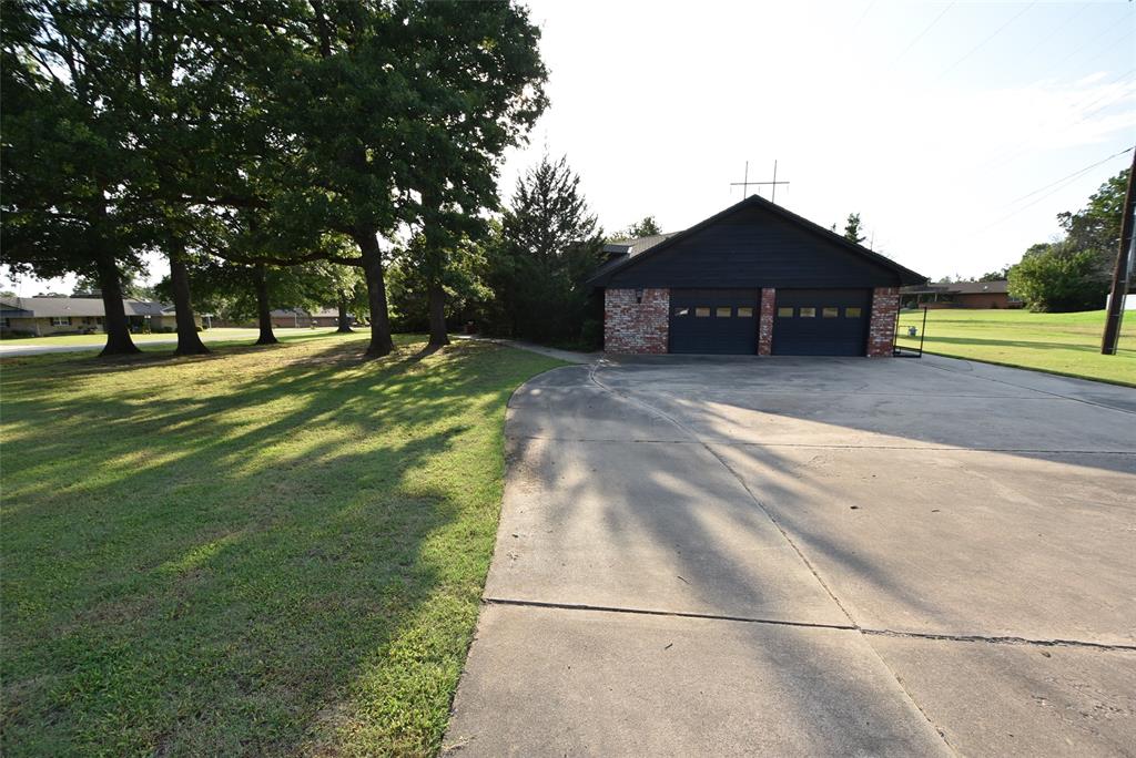 726 Robin Road Property Photo 5