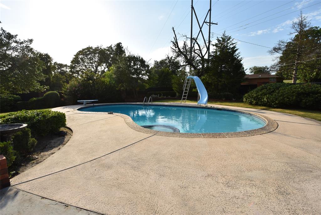 726 Robin Road Property Photo 7