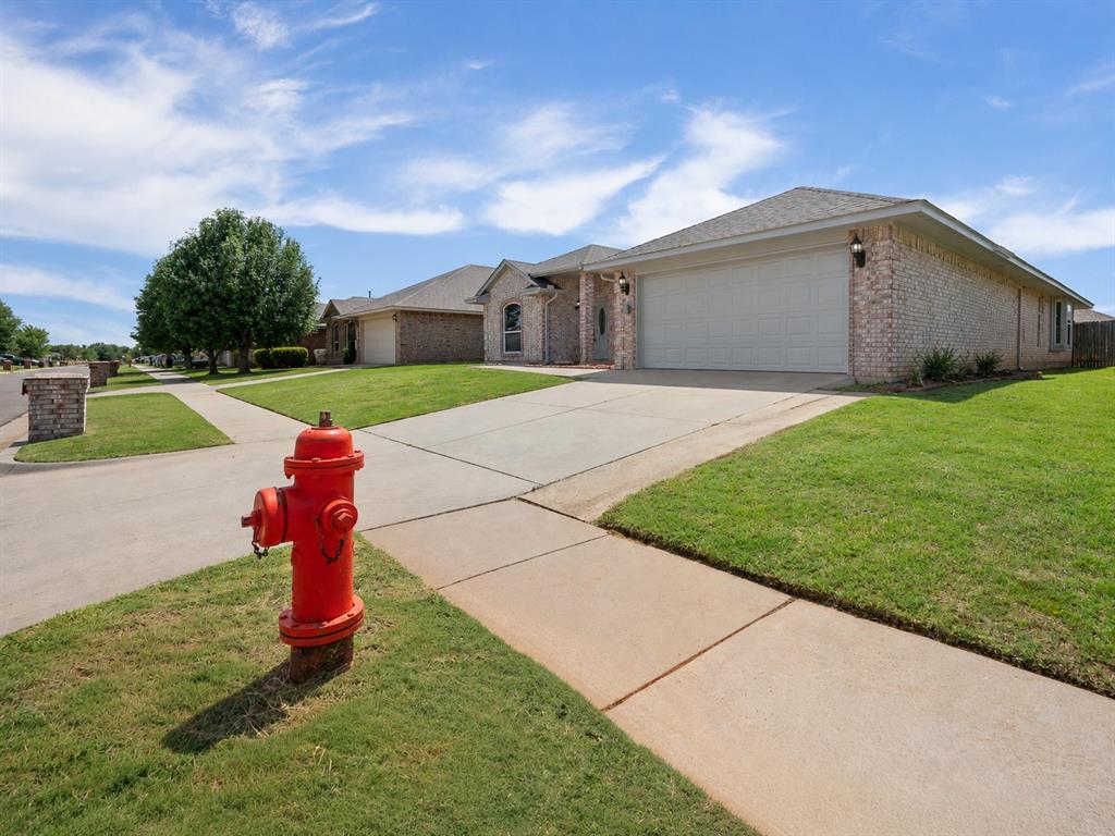 909 Greenfield Avenue Property Photo 2
