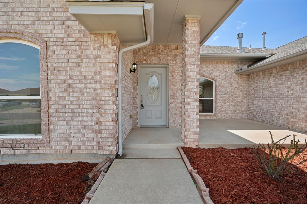 909 Greenfield Avenue Property Photo 4