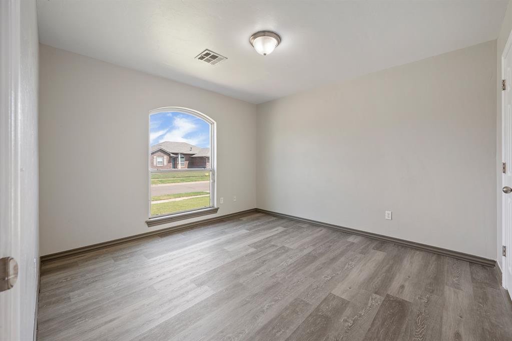909 Greenfield Avenue Property Photo 8