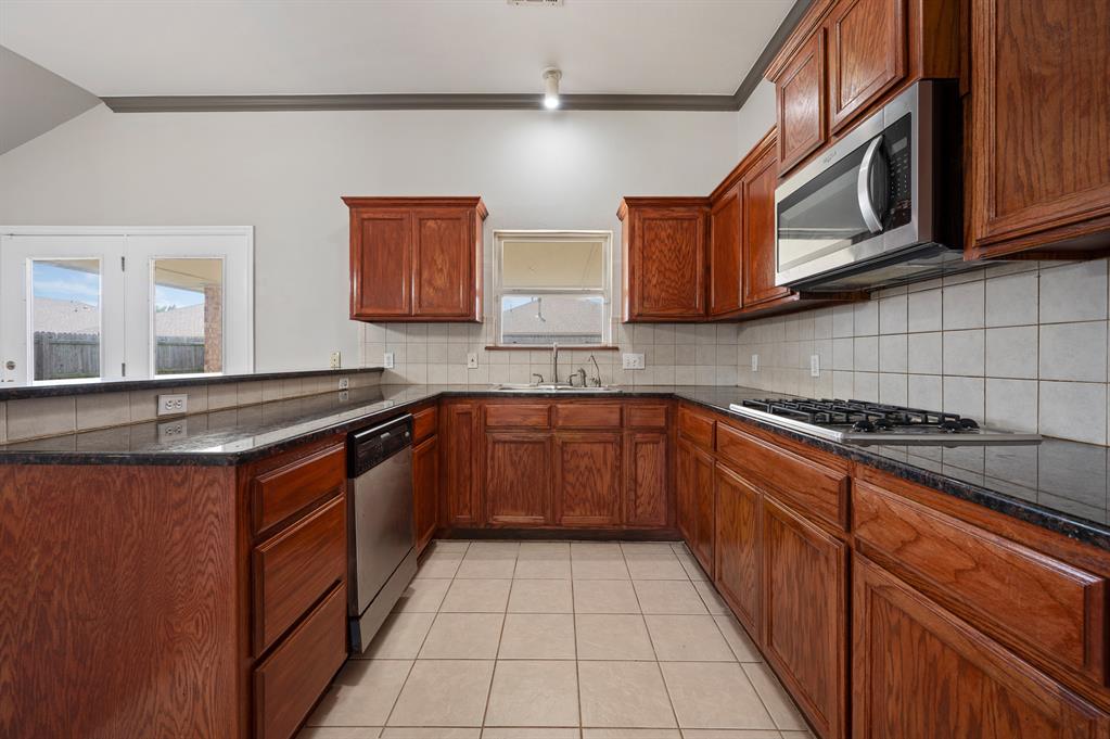 909 Greenfield Avenue Property Photo 10