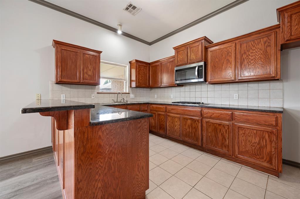 909 Greenfield Avenue Property Photo 11