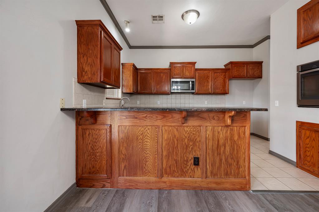 909 Greenfield Avenue Property Photo 13