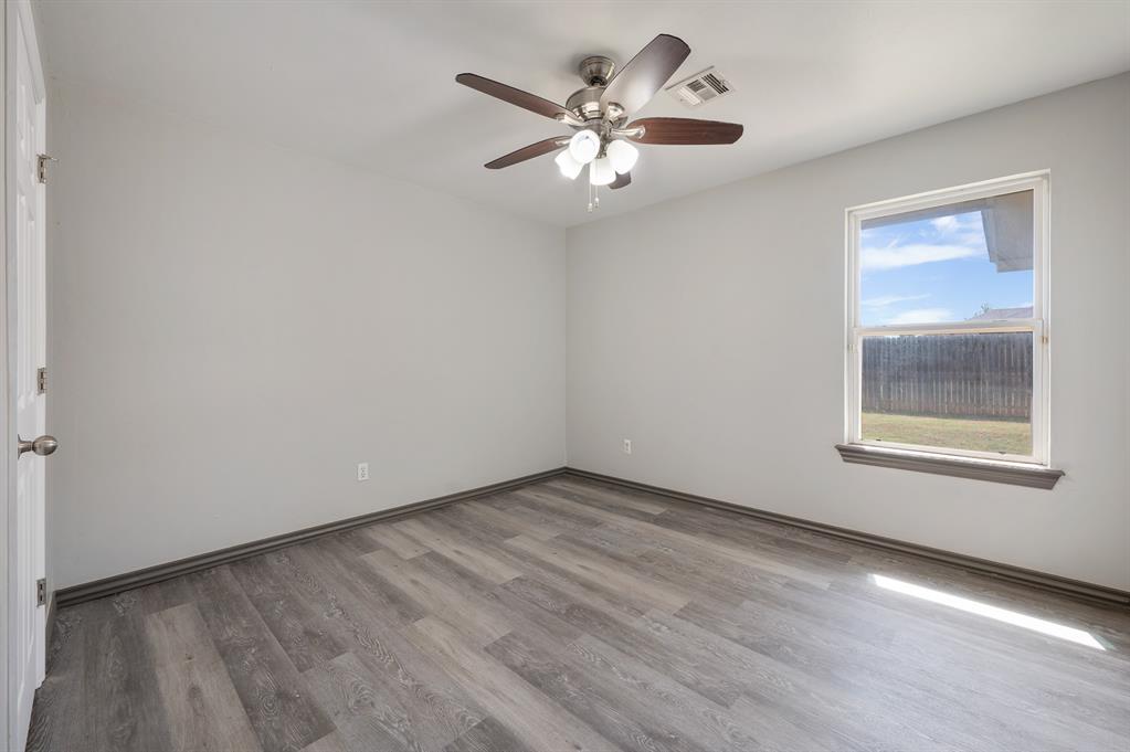 909 Greenfield Avenue Property Photo 16