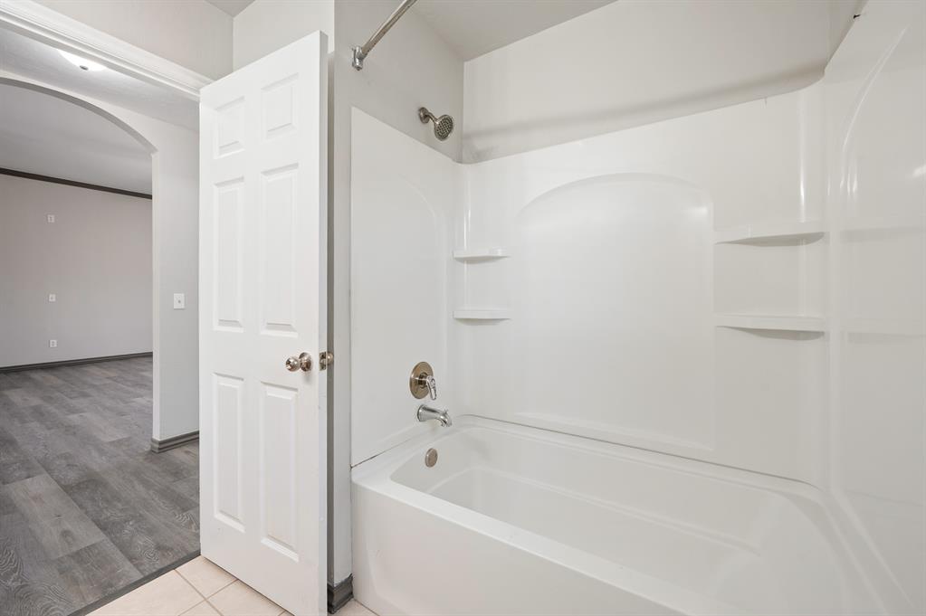 909 Greenfield Avenue Property Photo 18