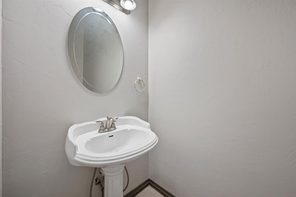 909 Greenfield Avenue Property Photo 20