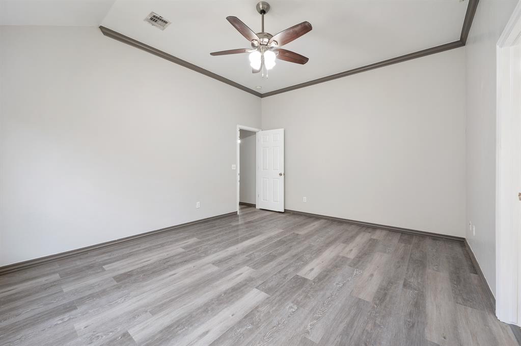 909 Greenfield Avenue Property Photo 23