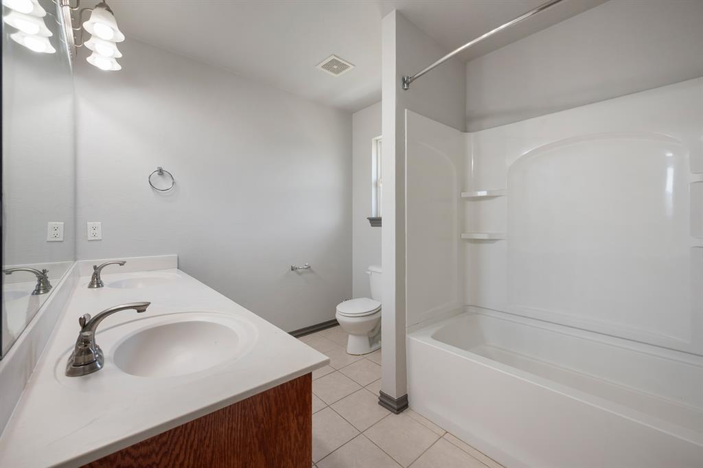 909 Greenfield Avenue Property Photo 25