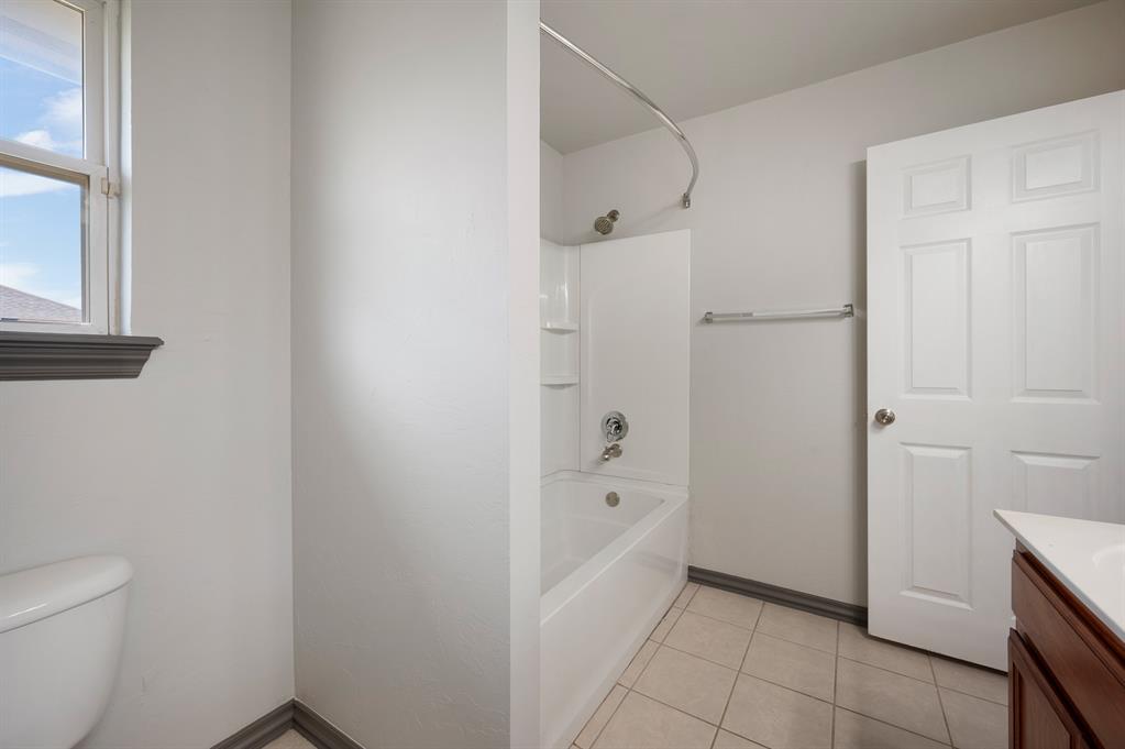909 Greenfield Avenue Property Photo 27
