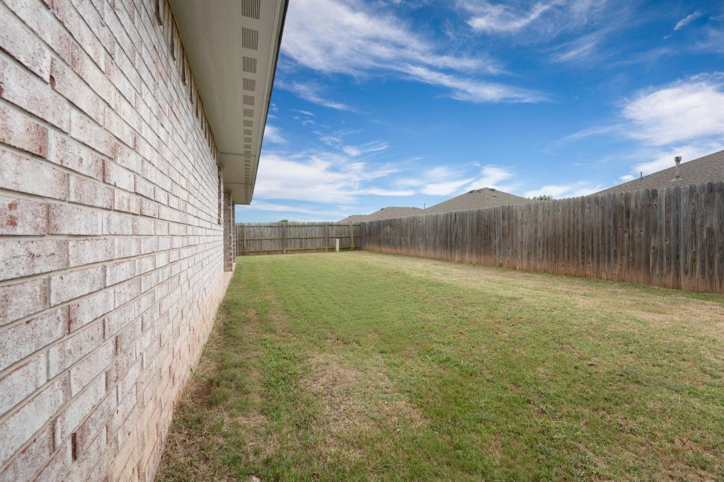 909 Greenfield Avenue Property Photo 35