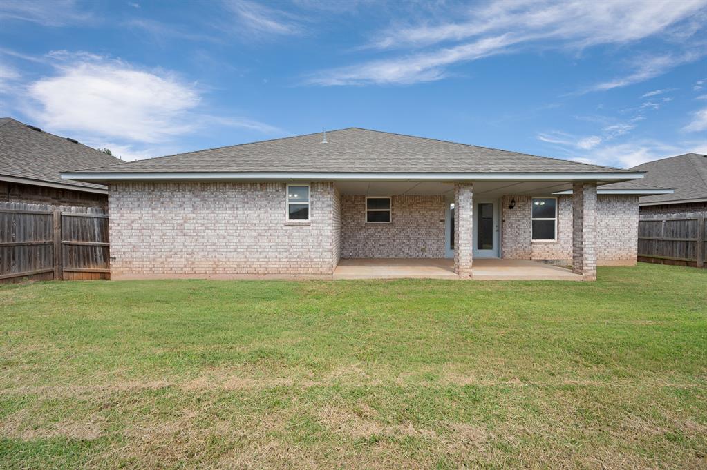909 Greenfield Avenue Property Photo 36