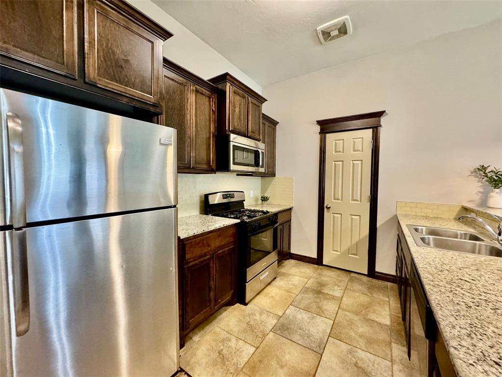 18123 Manera Way Property Photo 8